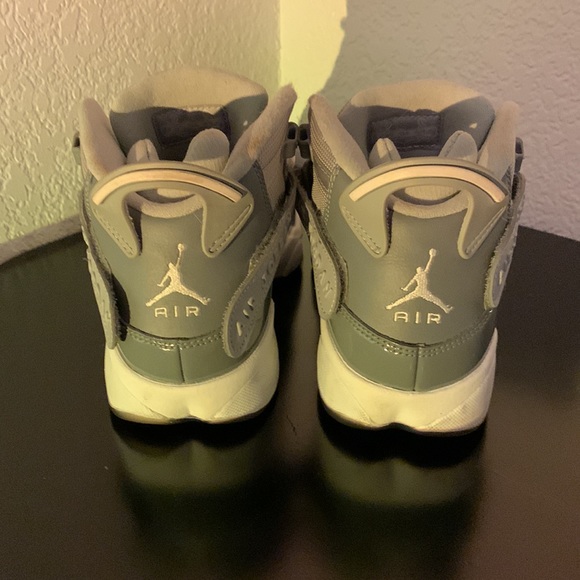 $154-$303 on Flight Club. Good condition. No pilling inside the shoe. - Picture 3 of 4